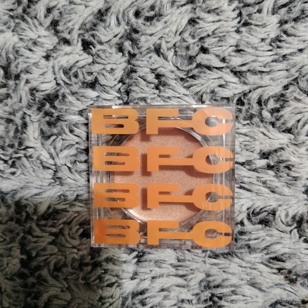 BFC Shimmery Peach Eyeshadow